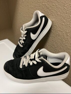 Nike 6.0 Mavrk 2 Shoes Size 2Y